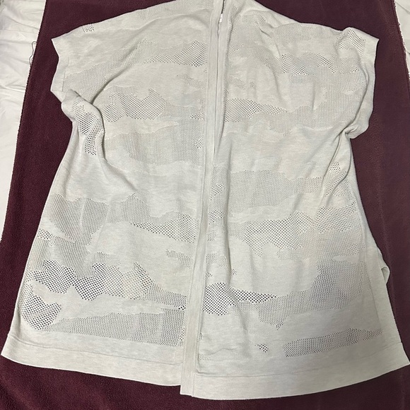 Lululemon Find Your Light Wrap - Picture 2 of 5